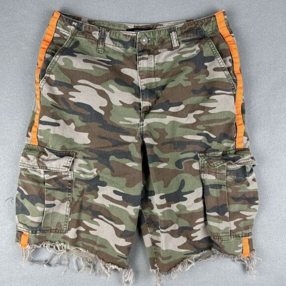 Forever 21 Shorts Men's‎ Size 30 Camo Grunge Cut Off Military Skater Army